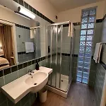 Hotel Confidence
