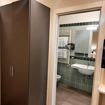 Otel Confidence Parma